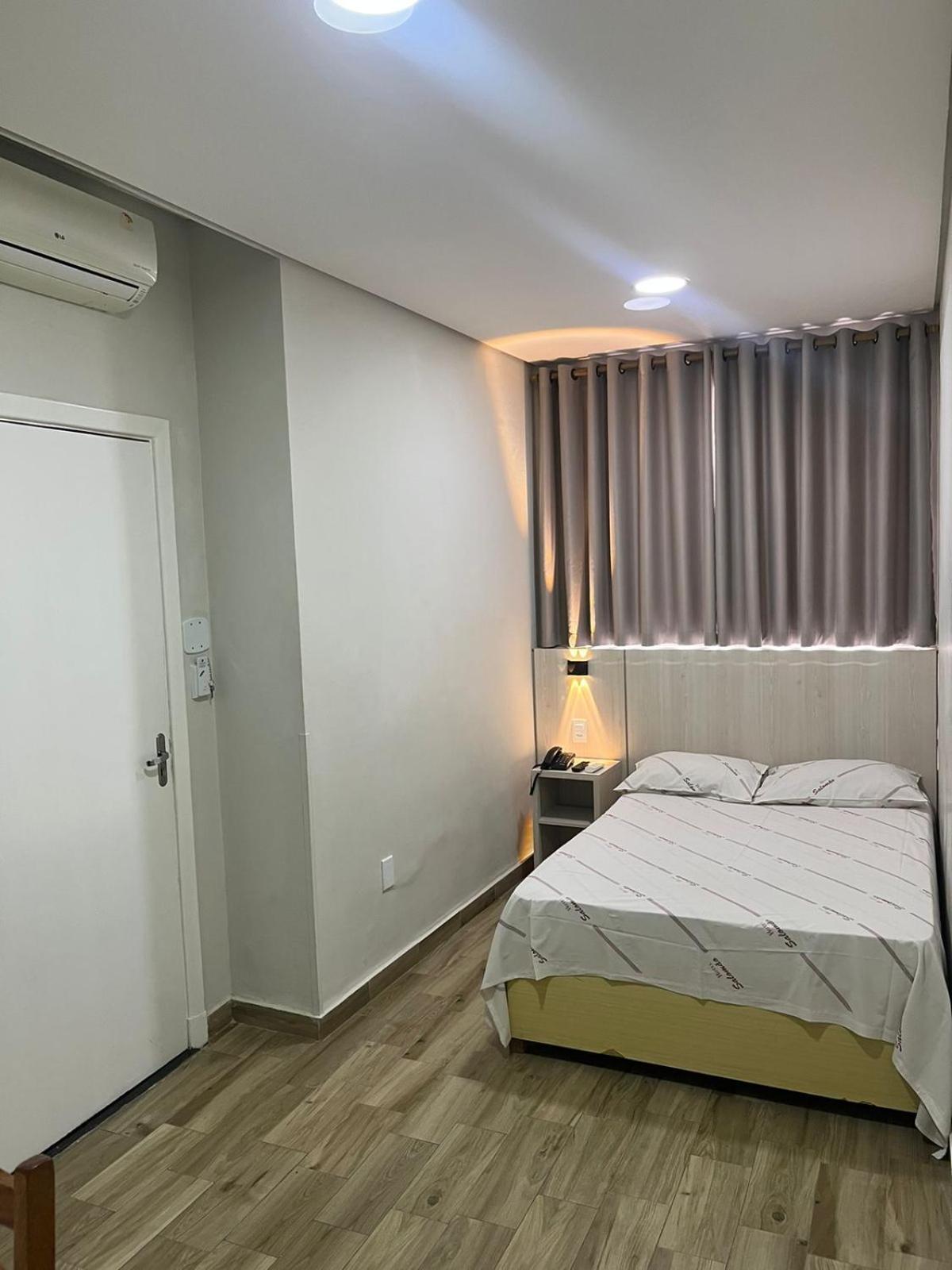 Hotel Salomao - Proximo A 25 De Marco, Bom Retiro, Bras E Rua Santa Efigenia, A 2 Minutos Do Mirante Sampa Sky E Pista De Skate Anhangabau São Paulo Buitenkant foto